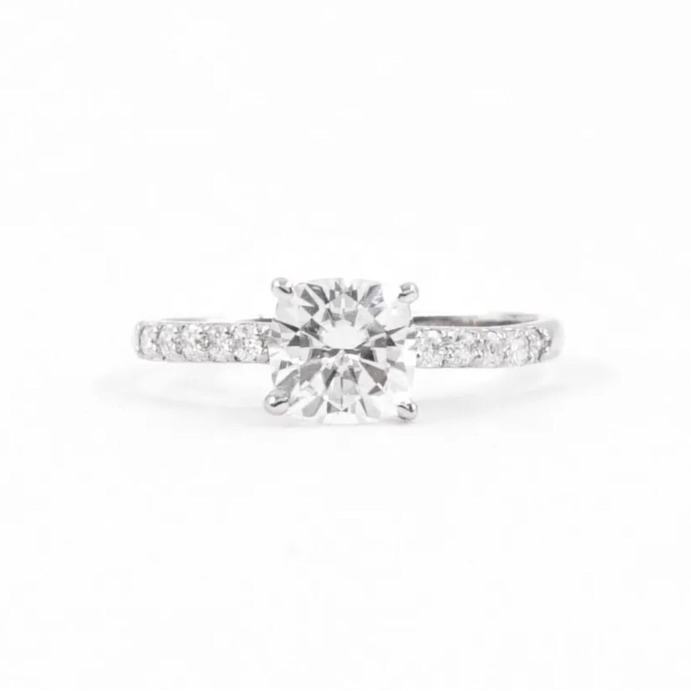 10K White Gold Ring With Moissanite Gemstones - Size 5.5 (TW 1.71g)